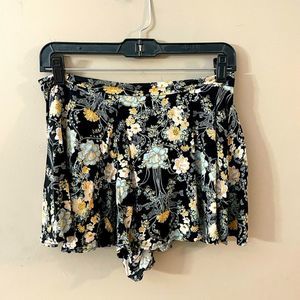 Dainty Hooligan Small Black Stretchy Floral Shorts